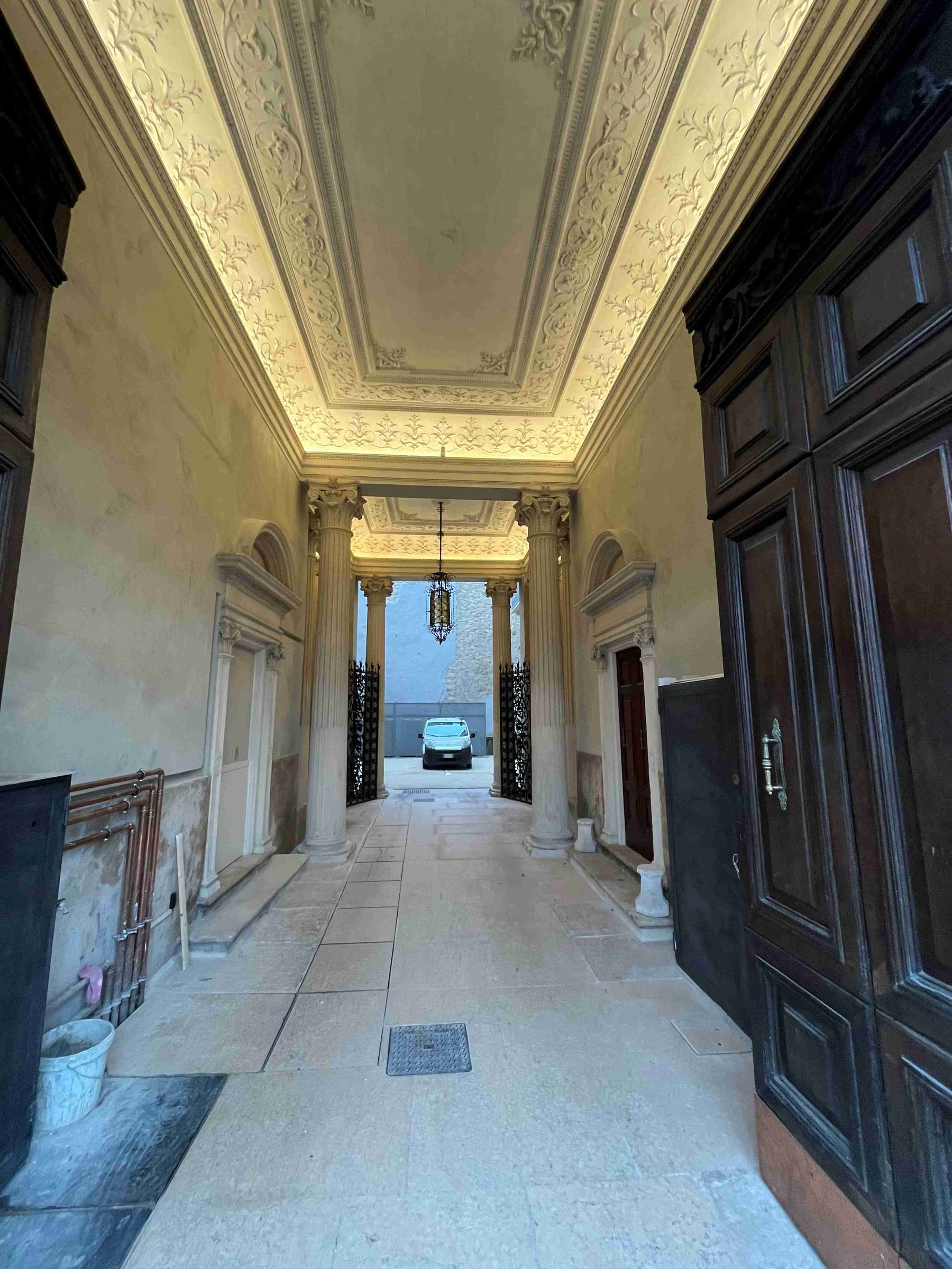 Androne, dettaglio stucchi
